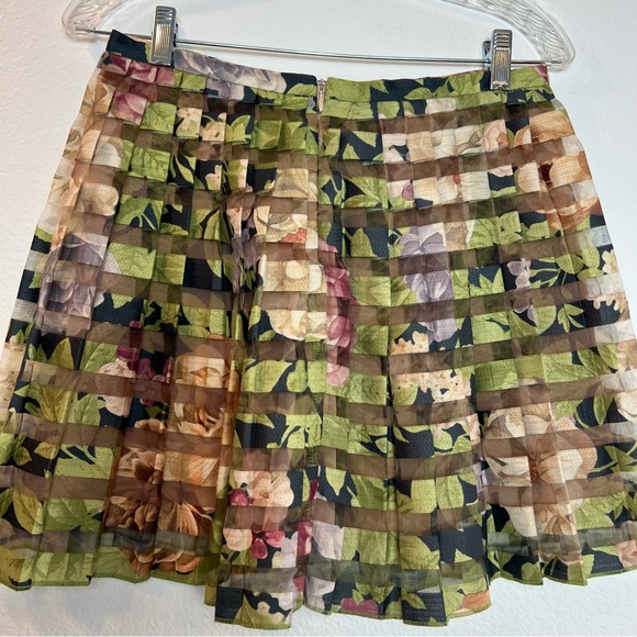 Zara Organza Basic Floral Multicolor Pleated Mini Skirt. Side zip closure,lined. - Picture 7 of 13